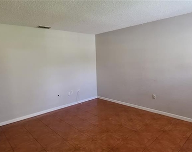 726 W Alamo Drive - Photo Thumbnail 2