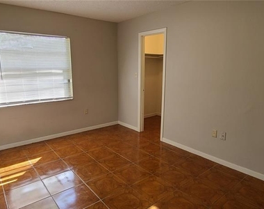 726 W Alamo Drive - Photo Thumbnail 7