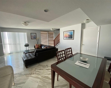 7600 Collins Ave - Photo Thumbnail 2