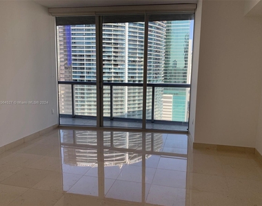 475 Brickell Ave - Photo Thumbnail 8