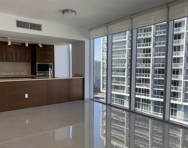 475 Brickell Ave - Photo Thumbnail 4