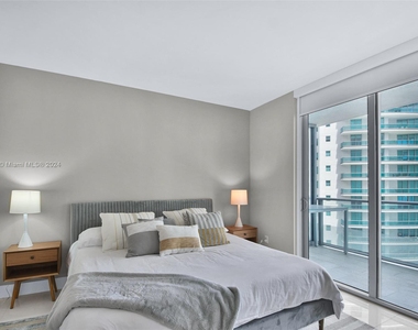 1300 Brickell Bay Dr - Photo Thumbnail 7