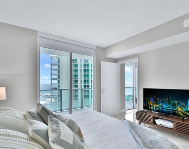 1300 Brickell Bay Dr - Photo Thumbnail 8