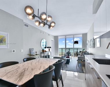 1300 Brickell Bay Dr - Photo Thumbnail 5