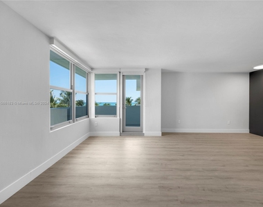 2899 Collins Ave - Photo Thumbnail 2