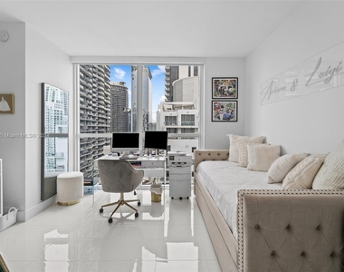 1080 Brickell Ave - Photo Thumbnail 8