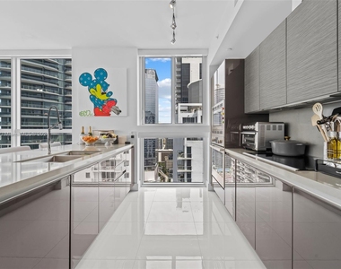 1080 Brickell Ave - Photo Thumbnail 2