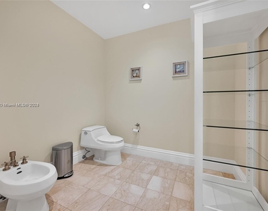 10295 Collins Ave - Photo Thumbnail 25