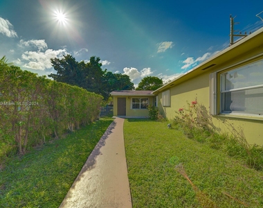 7360 Sw 23rd St - Photo Thumbnail 1