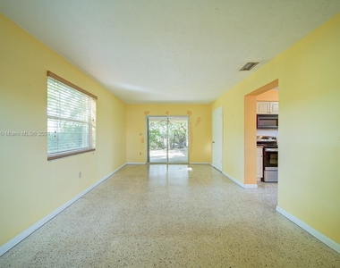 7360 Sw 23rd St - Photo Thumbnail 7