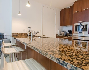 15811 Collins Ave - Photo Thumbnail 5