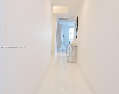 15811 Collins Ave - Photo Thumbnail 13