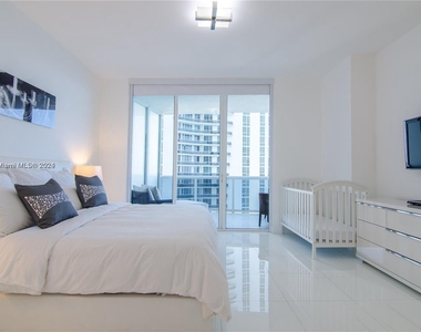 15811 Collins Ave - Photo Thumbnail 15