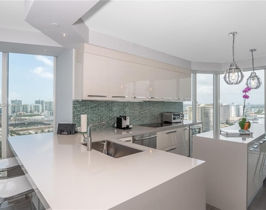 17555 Collins Ave (avail 5/15-12/1) - Photo Thumbnail 5