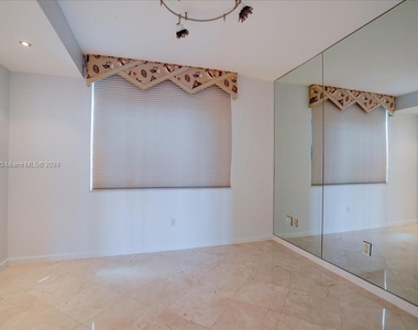 5025 Collins Ave - Photo Thumbnail 30