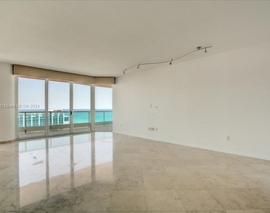 5025 Collins Ave - Photo Thumbnail 5