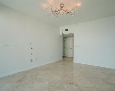 5025 Collins Ave - Photo Thumbnail 22