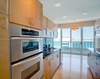 5025 Collins Ave - Photo Thumbnail 18