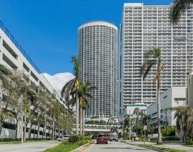 1750 N Bayshore Dr - Photo Thumbnail 24