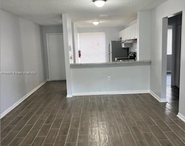 8033 Sw 21st Ct - Photo Thumbnail 9