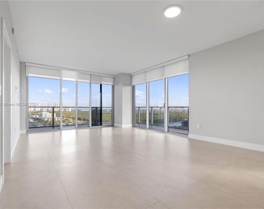 16385 Biscayne Blvd - Photo Thumbnail 6