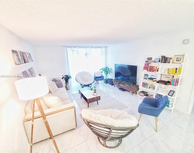 2625 Collins Ave - Photo Thumbnail 20