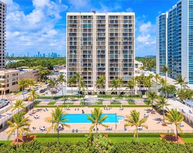 2625 Collins Ave - Photo Thumbnail 51