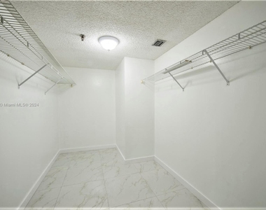 2625 Collins Ave - Photo Thumbnail 28