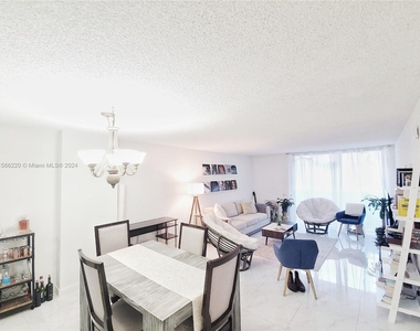 2625 Collins Ave - Photo Thumbnail 15