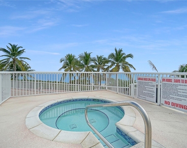 5401 Collins Ave - Photo Thumbnail 26