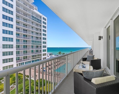 5401 Collins Ave - Photo Thumbnail 20