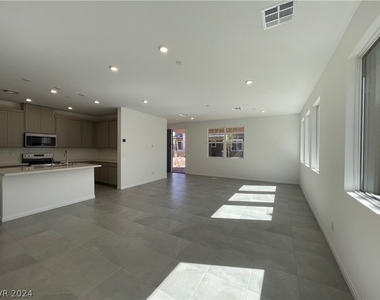 211 Vanhoy Avenue - Photo Thumbnail 9