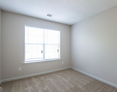 720 White Oak Court - Photo Thumbnail 11