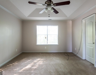 720 White Oak Court - Photo Thumbnail 7