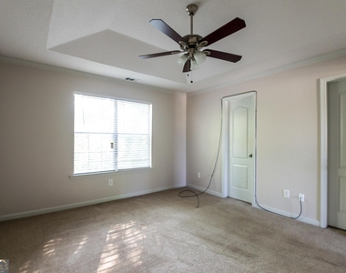 720 White Oak Court - Photo Thumbnail 8