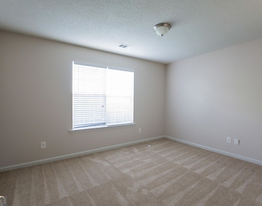 720 White Oak Court - Photo Thumbnail 12