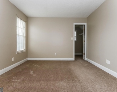 301 Lyman Court - Photo Thumbnail 12