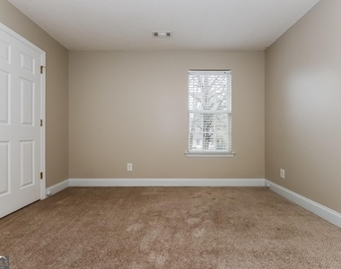 301 Lyman Court - Photo Thumbnail 11