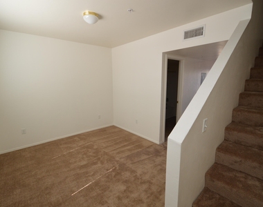 4327 E Bellevue Street - Photo Thumbnail 4