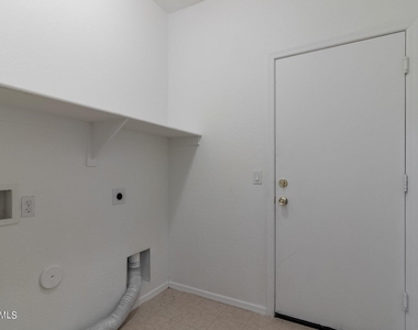 3036 E Kingbird Place - Photo Thumbnail 27