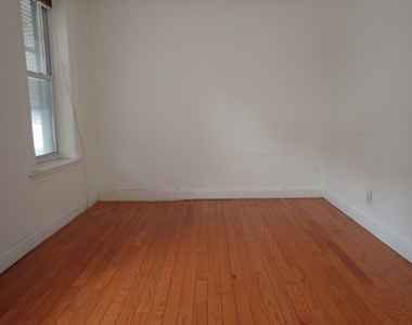 489 Montgomery Street - Photo Thumbnail 3