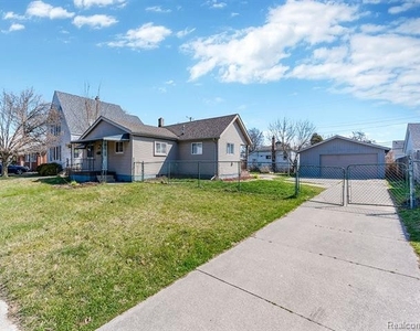 22806 Shakespeare Avenue - Photo Thumbnail 4