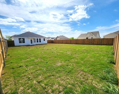 2701 Glasgow Way - Photo Thumbnail 16