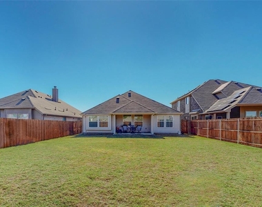 537 Val Verde Street - Photo Thumbnail 6