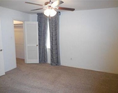 1722 Stonegate Drive - Photo Thumbnail 4