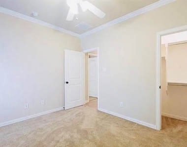 10208 Ashburn Drive - Photo Thumbnail 12