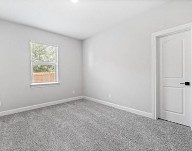 2024 Brentwood Drive - Photo Thumbnail 5