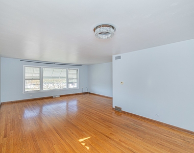 2320 W Oakton Avenue - Photo Thumbnail 13