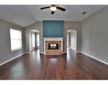 825 Adams Drive - Photo Thumbnail 11