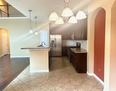 6208 Crescent Street - Photo Thumbnail 4